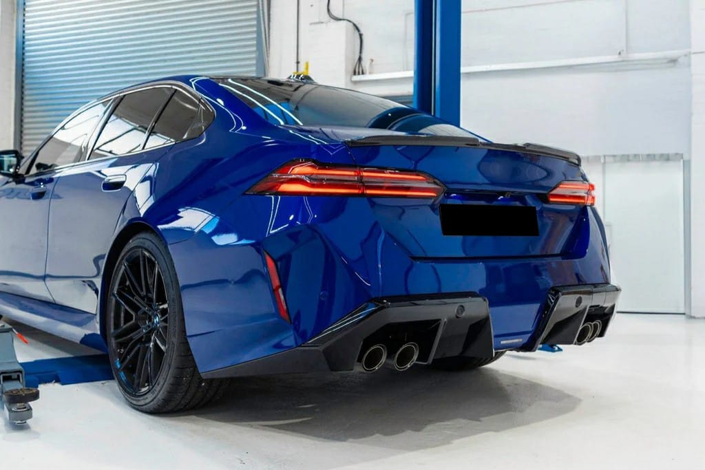 Bakspoiler M Performance Torrkolfiber – BMW M5 (G90)